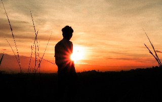 164-1643631-wallpaper-silhouette-man-light-sunset-sky-grass-people.jpg