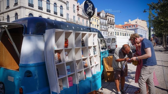 Tell-a-Story-mobile-library-picture-2.jpg